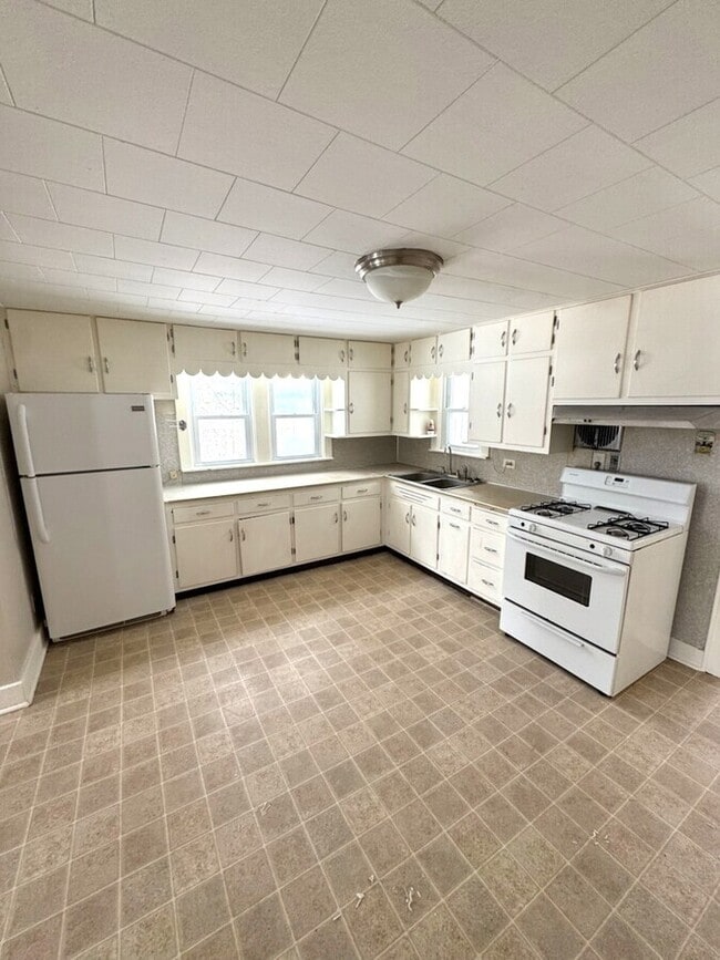 Building Photo - 5134 E Apple Ave