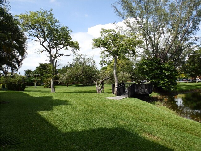 Building Photo - 6601 SW 116th Ct