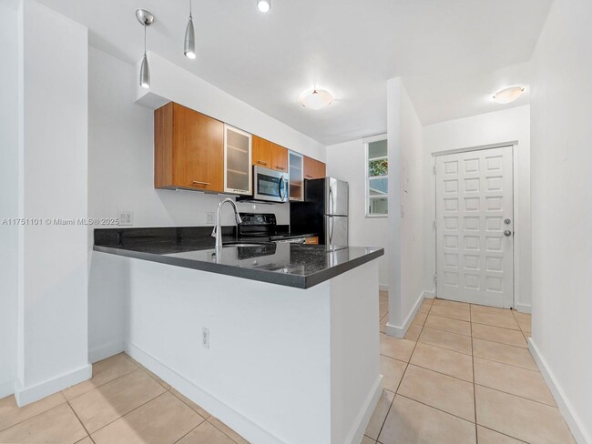 Foto del edificio - 750 NE 64th St