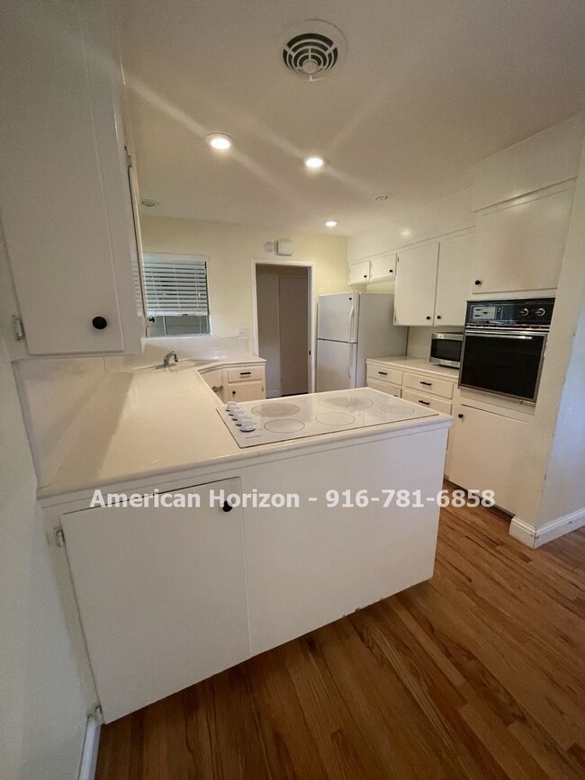 Foto del edificio - LEASED---Three Bed Two Bath near Folsom Lake