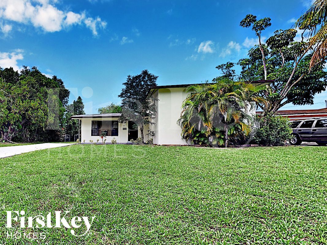 Foto principal - 1315 NE 203rd St