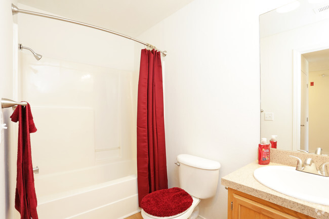 1BR, 1BA - 572 SF - Bathroom - Kings Gate Senior