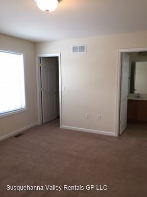 Building Photo - 3 br, 2.5 bath House - 303 Mercury Dr