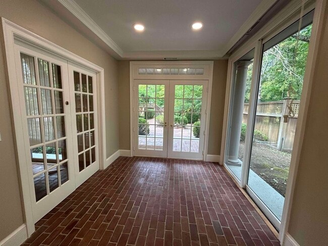 Building Photo - 81 Front St