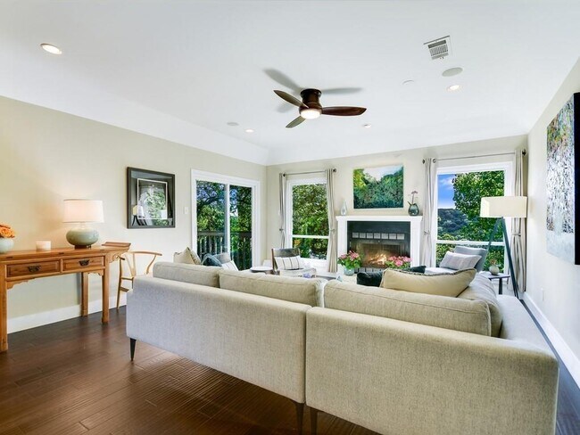 Foto del edificio - 5512 Oakwood Cv
