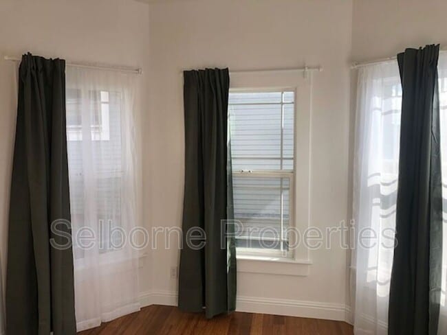 Photo - 939 International Blvd House