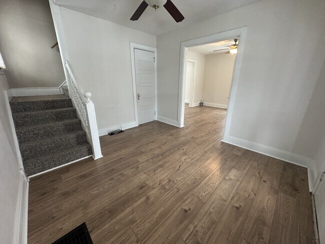 Foto del edificio - 579 W 3rd St