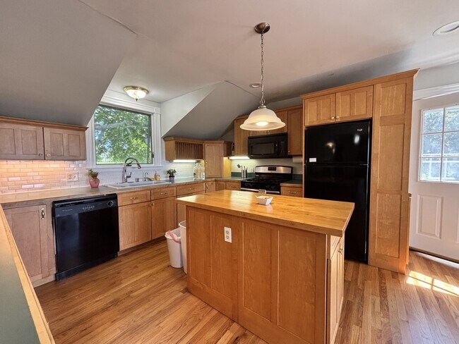 Foto del edificio - 251 Browns Ln