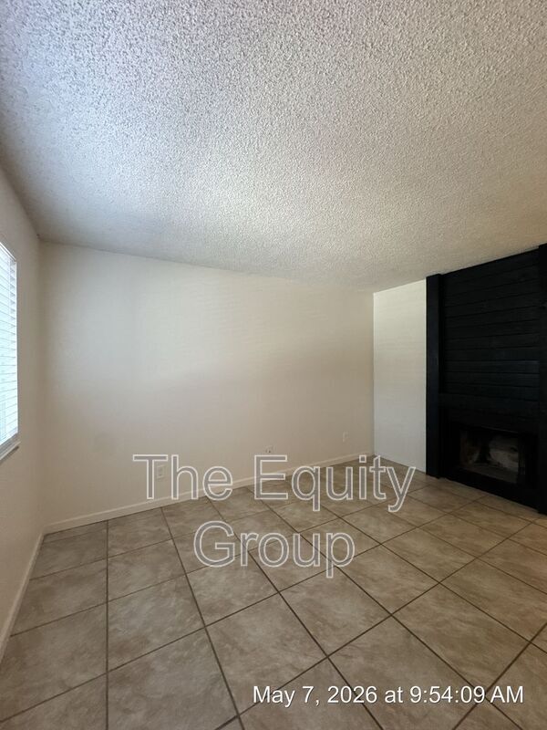 Foto del edificio - 806 Monarch Cir