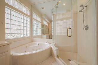 Building Photo - 1914 Rosebay Ct