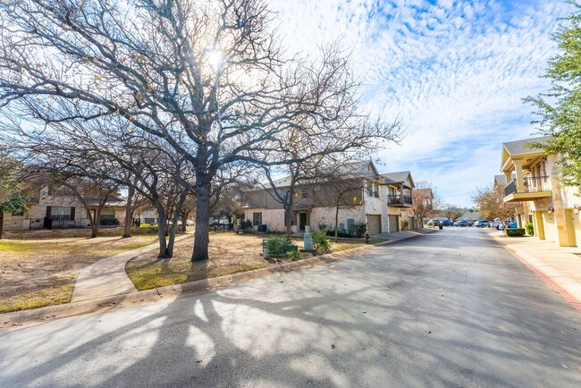 Building Photo - Chic 2-Bed,2.5 Bath Condo in Avery Ranch