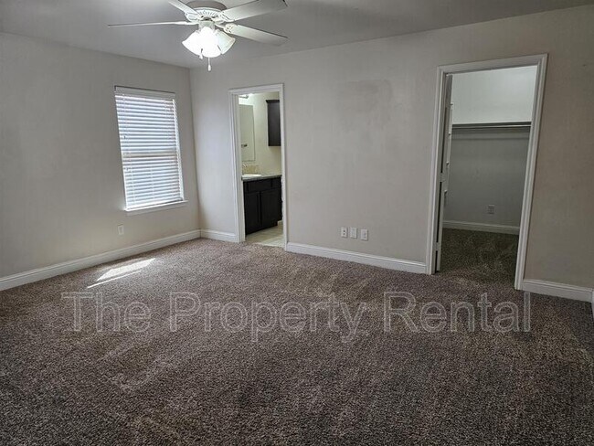 Building Photo - 806 E 93rd St