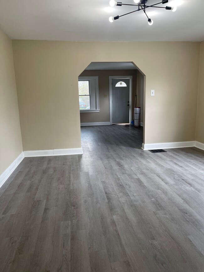 Foto del edificio - 693 N Dawson Ave