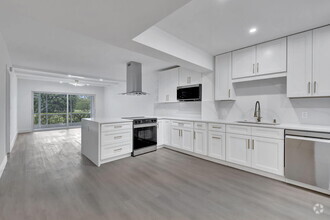 Building Photo - 3100 N Palm Aire Dr
