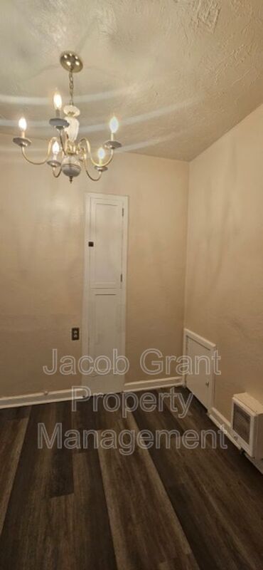 Building Photo - 676 Memorial Dr
