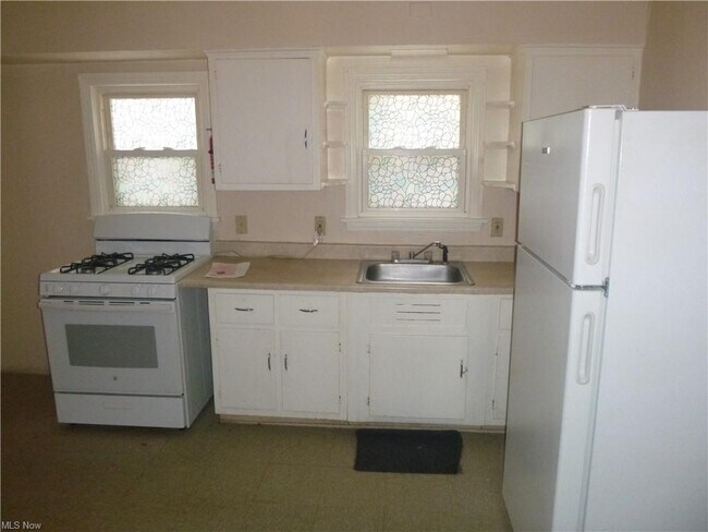 Building Photo - 812 E Buchtel Ave