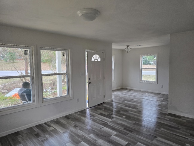 Building Photo - 810 S Cooper Ave