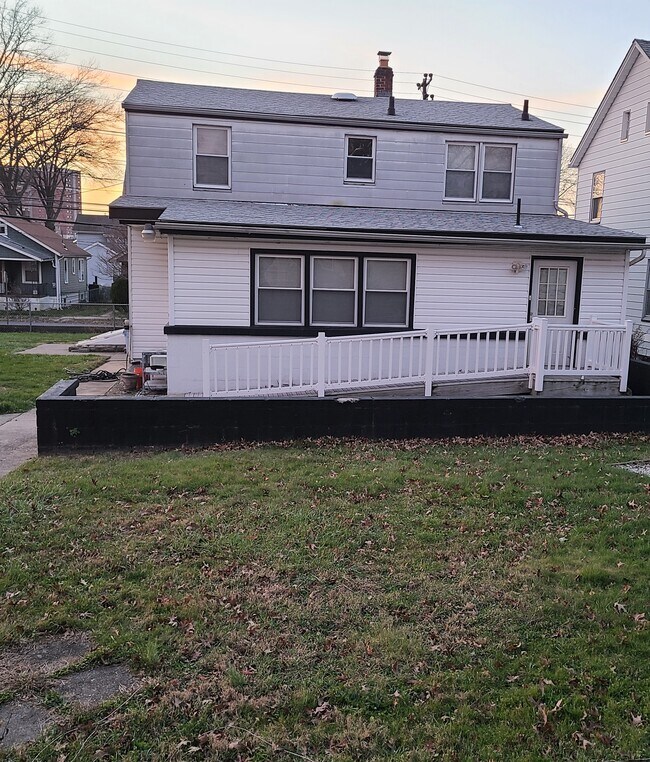 Building Photo - 1709 Lawrence St