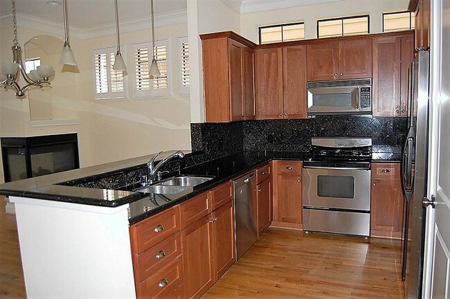 Building Photo - 32 Riva Row
