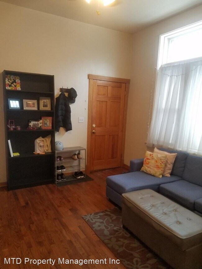 Foto del edificio - 2891 N Milwaukee Ave