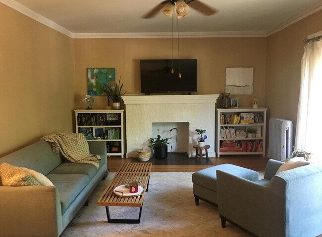 Foto del edificio - 1101 W Pratt Blvd