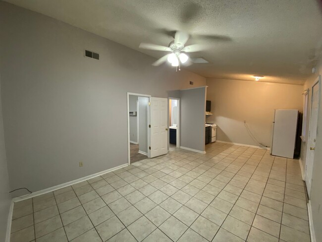 Building Photo - 1BR/1BA For Rent