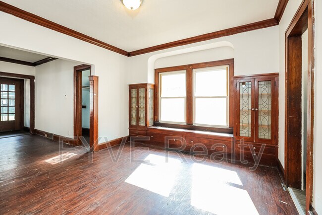 Building Photo - 15711 Grovewood Ave