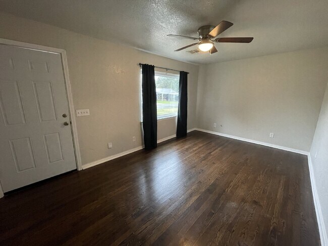 Foto del edificio - 2 Bed, 1 Bath Home