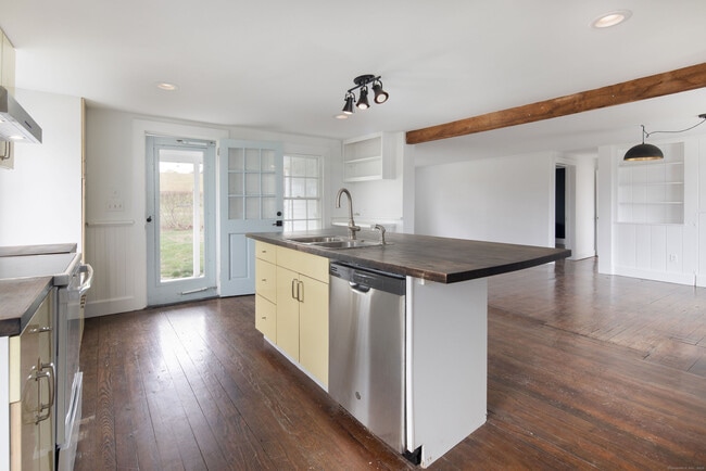 Building Photo - 126 Lime Rock Rd