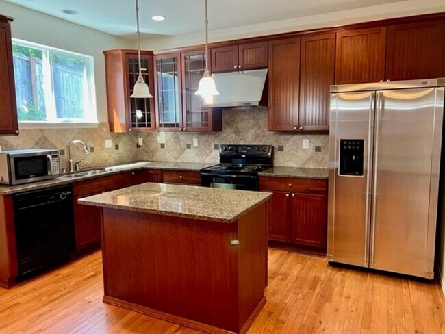 Foto del edificio - 3 bdrm 2.5 bth house