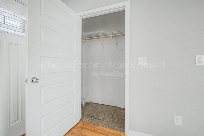 Foto del edificio - 5803 Poplar St