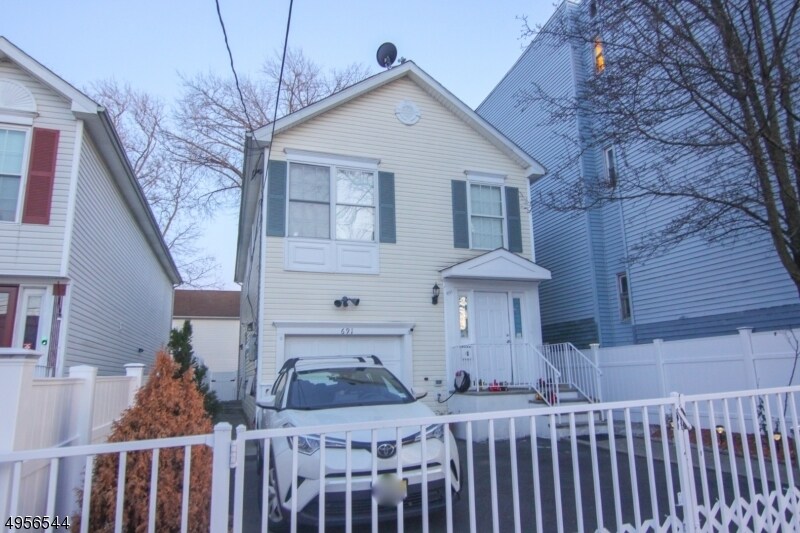 Foto principal - 691 N 6th St