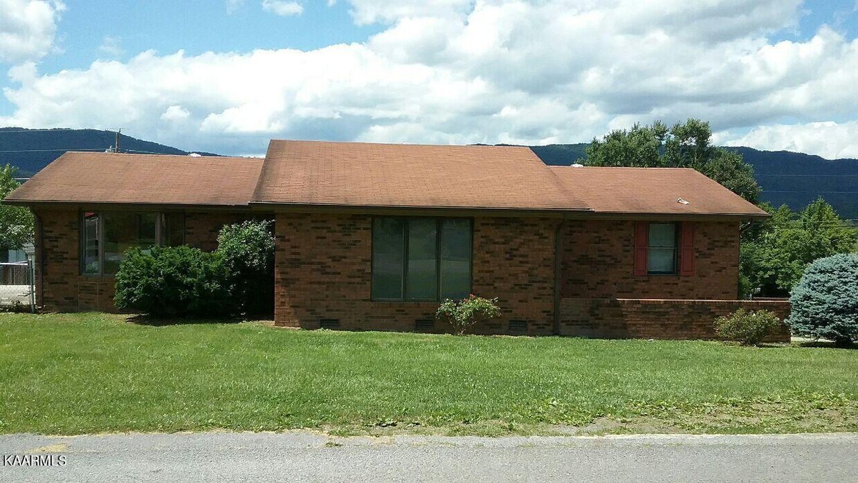 Primary Photo - 250 Lincoln Dr