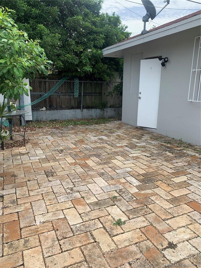 Foto del edificio - 821 SW 29th Ct