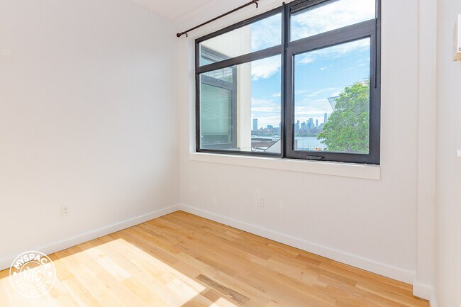 Building Photo - 44 Kent St