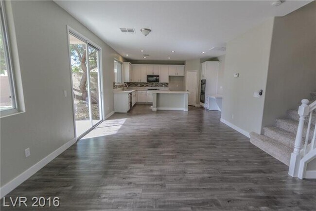 Foto del edificio - 9029 Blue Raven Ave