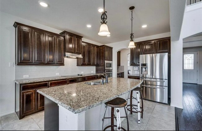Building Photo - 404 S Hill Dr