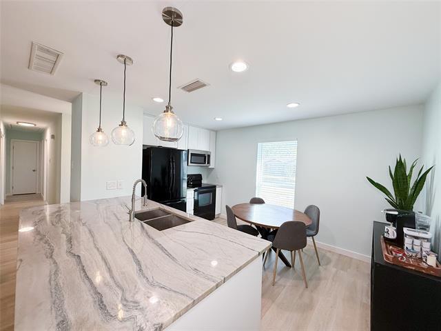 Building Photo - 811 Roaming Rd Dr