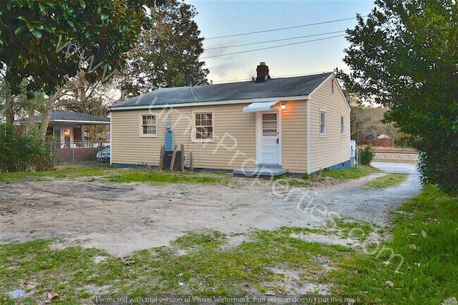 Building Photo - 5911 Farrow Rd, Columbia, SC 29203