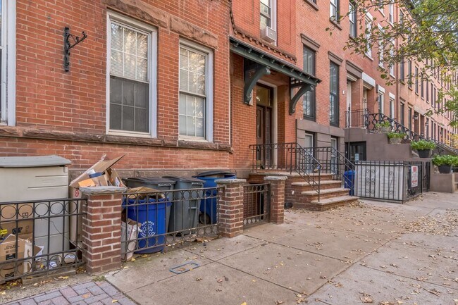 Foto del edificio - 318 Hudson St