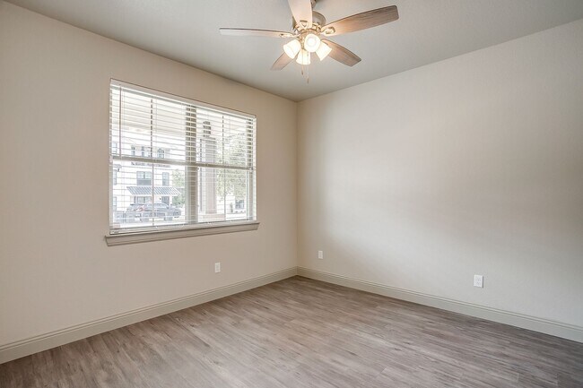 Foto del edificio - 2835 Forest Park Blvd