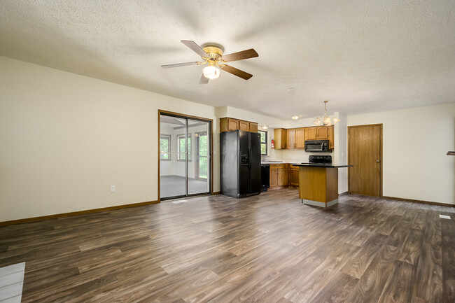 Building Photo - 2700 Millview Dr