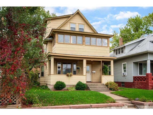 Building Photo - Huge 5 Bedroom - SFH- Walk to Macalester!
