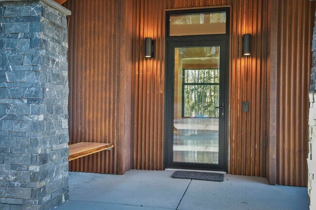 Foto del edificio - Private, Custom Home in Greenbank!