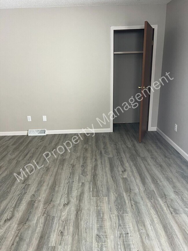 Foto del edificio - Thomas White Apartments*