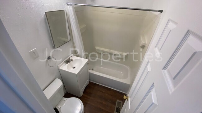 Baño - 4406 Waymire Ave