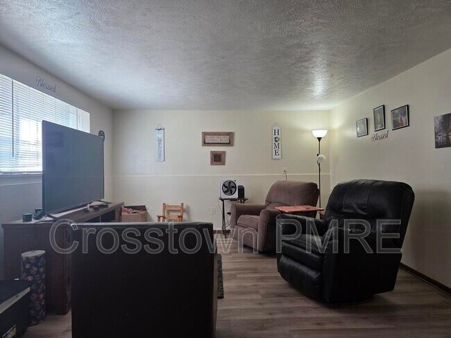 Foto del edificio - 1012 N Van Buren Ave