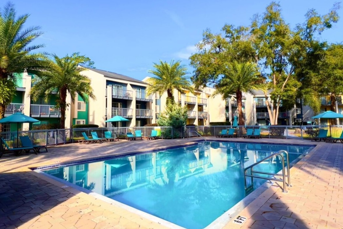 3 piscinas: ¡su oasis perfecto! - Oakbrook Walk Apartments