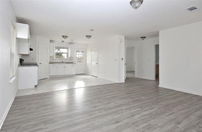 Building Photo - 116 Oak Island Dr