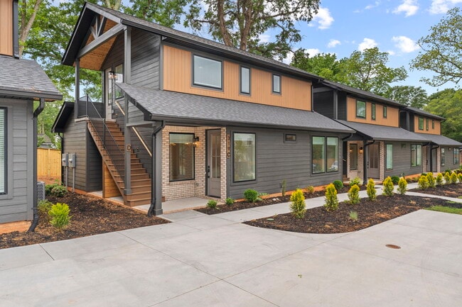 Building Photo - Medford Mews, Carriage House 317